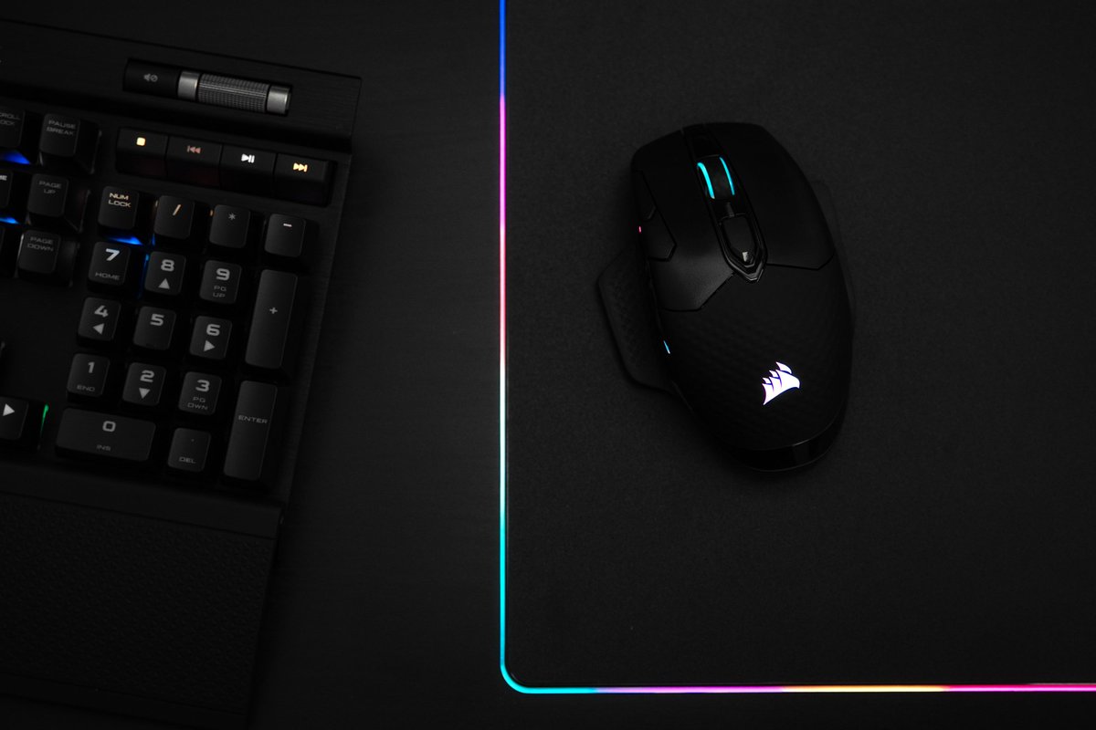 Corsair Japan マウスパッドもrgb