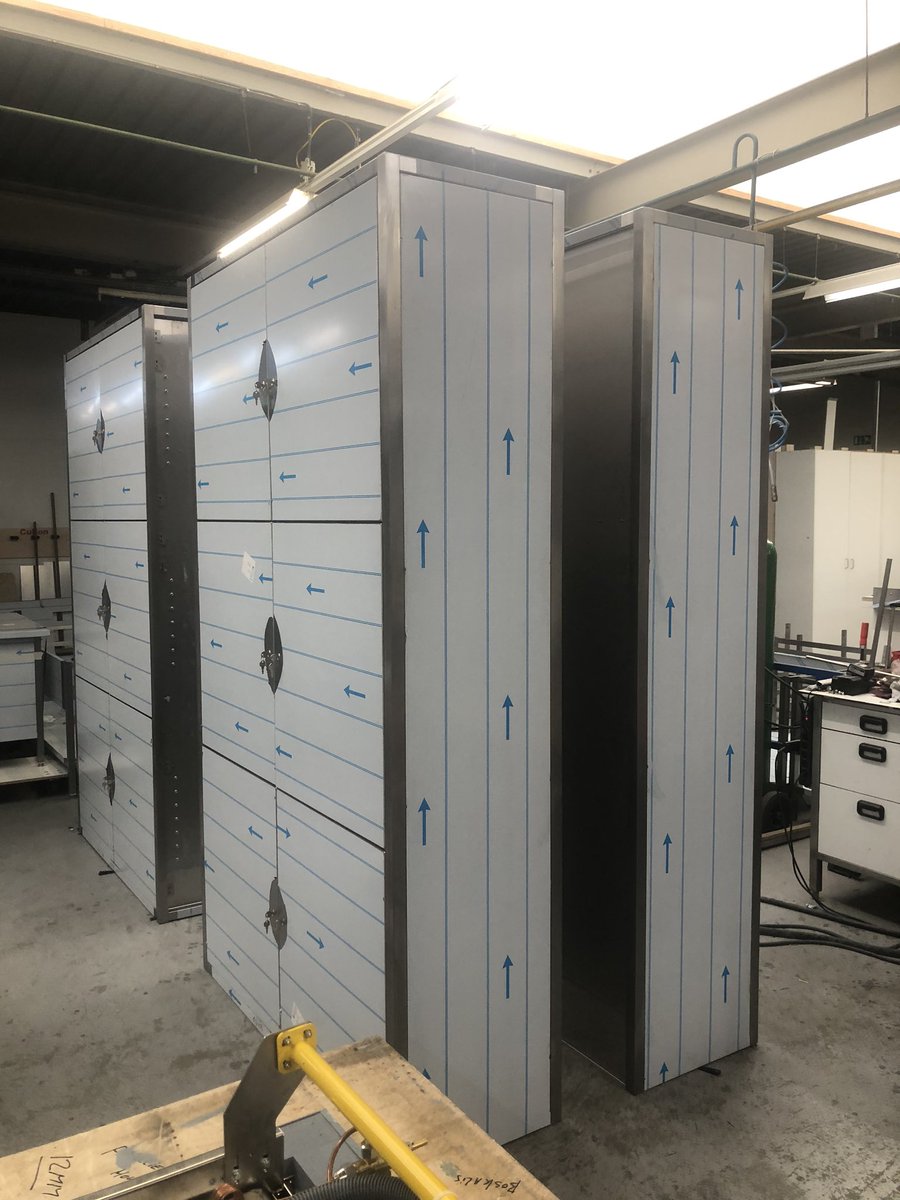 CulionNL's tweet photo. Ook in #belgie zijn onze dealers weer aktief, enkele mega #rvs #kasten staan klaar voor transport. https://t.co/tgvQd64yfa
