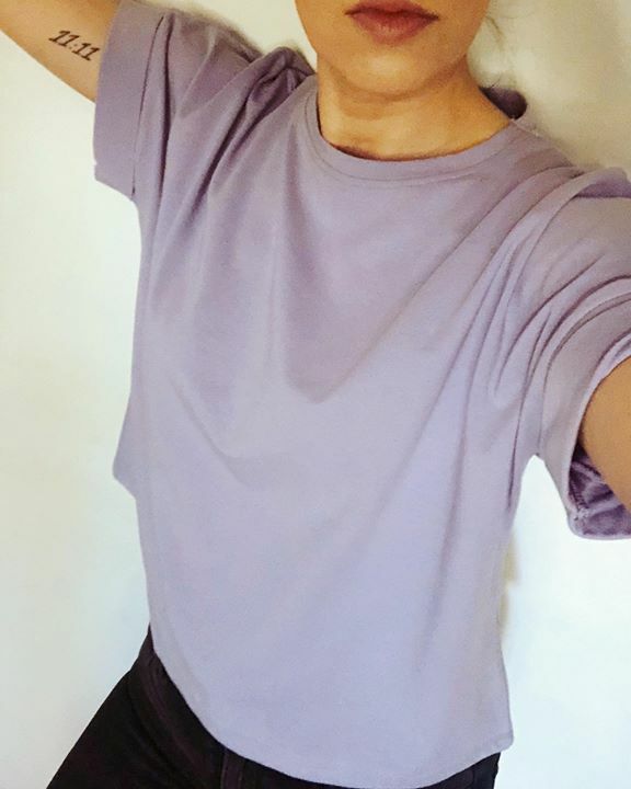 Atelier35pl's tweet image. T-shirt Square jest już dostępny w nowym kolorze🌸 Dziękuję Wam za opinię. Cieszę się, że spodobał Wam się odcień fioletu. T-shirt będzie dostępny też w klasycznej bieli 🌸

#tshirt #fiolet #lilac #newcollection #new #basic #classic