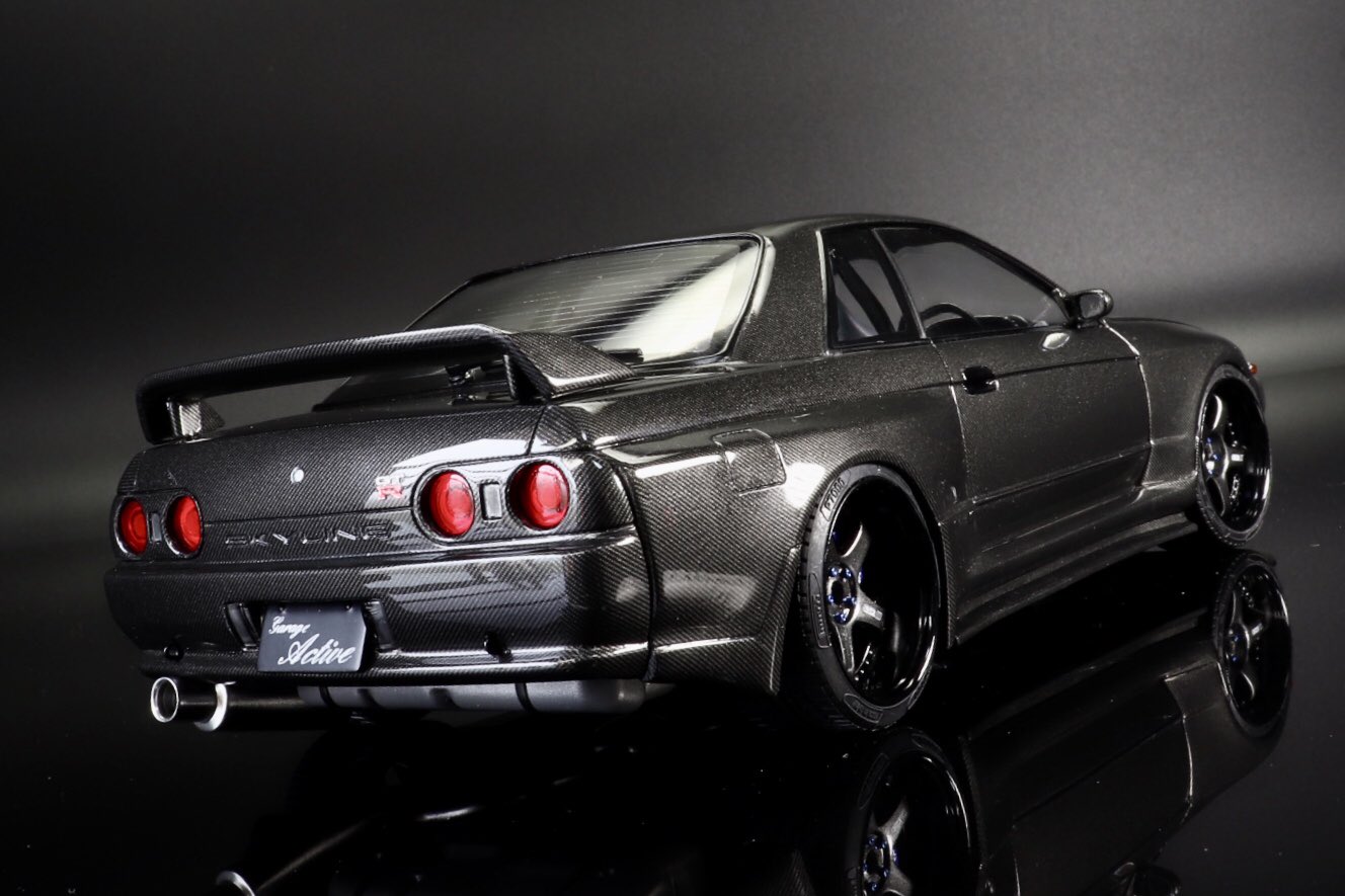 右京 タミヤ製改造 1 24 Garageactive Bnr32フルカーボンワイドボディ 完成しました 一見純正に見えるワイドボディをパテで再現し 海外製のカーボンデカールを時間をかけて全体に貼り付け 特徴的なテールランプも電飾で再現しました レスに続きます