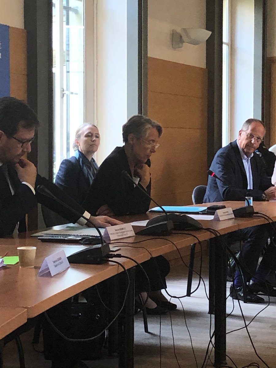 En réponse au gouvernement pour une relance rapide de l’activité, @enedis_bourg représentée par <a href="/VincentVialette/">Vincent VIALETTE</a>  a rencontré Mme la Ministre <a href="/ElisabethBorne/">Elisabeth Borne</a> 
<a href="/FRTPBourgogne/">FRTP BFC</a> a rappelé l’excellente coordination d'#Enedis et de ses prestataires