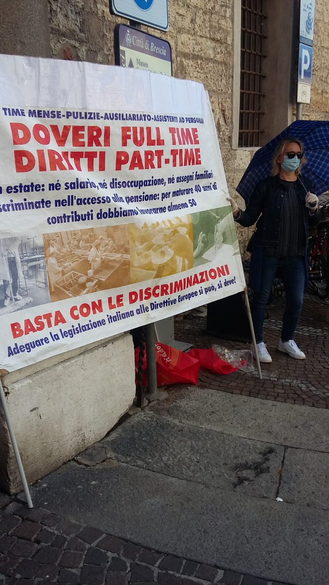 FpCgilLombardia's tweet photo. A Brescia flash mob @cgilbrescia, con Fp e Filcams #Cgil, di lavoratrici e lavoratori #appaltiscolastici, in #parttimeciclico: senza paga in estate, ci sono ricadute anche su contributi pensionistici. E ora pure il #COVID19. E' tempo di recepire la sentenza della Corte Europea! https://t.co/VJKNfGPJmo