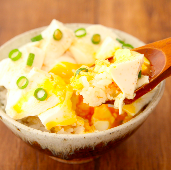 ラク速レシピのゆかり Toroaスイーツ開発 料理家 暑くて食欲わかない って時にもおすすめです この塩だれがおいしいです 豆腐のほか 蒸し鶏や冷やしトマトなどにかけても 豆腐は水切り不要 ご飯炊いておけば完成まで5分 塩の量を加減すれば