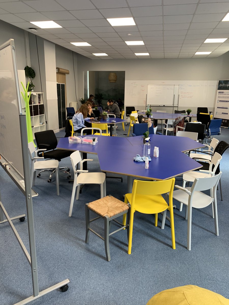 Tellement bon d’avoir mes étudiants et leurs coachs de retour sur le campus 💫💙⁦@WSFparis⁩ ⁦<a href="/CFEEparis/">Campus et Formation Etudiants-Entreprises</a>⁩ ⁦<a href="/fpumir/">Francois Pumir</a>⁩ ⁦<a href="/marierichard/">Marie Soudré-Richard</a>⁩ #OnRespecteLesReglesSanitaires #JaimeMesEtudiants