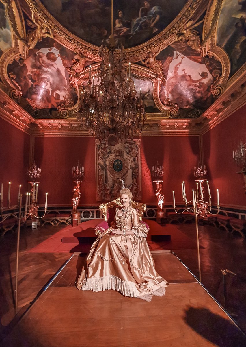 Noticed <a href="/Lucy_Worsley/">Lucy Worsley</a> has worn the same dress I wore to the Fêtes Galantes at Versailles last May. I absolutely love this. 😍🙌⚜️