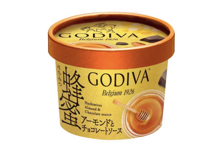 ゴディバ新作カップアイス「蜂蜜アーモンドとチョコレートソース」が数量限定で新発売。