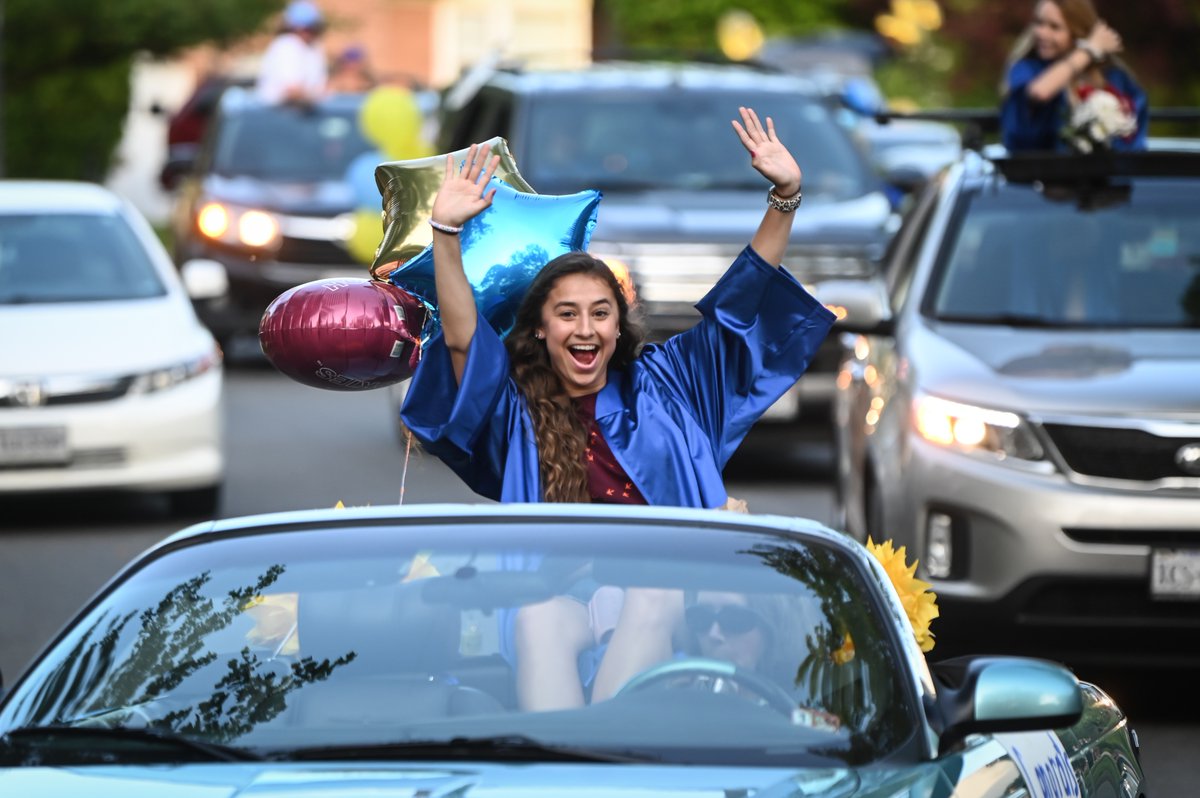 Ram_Snaps's tweet photo. Middleridge/Fairfax Club Estates Seniors Parade. #Robo2020 #FCPSGrad2020 https://t.co/cnf1zg5UNF