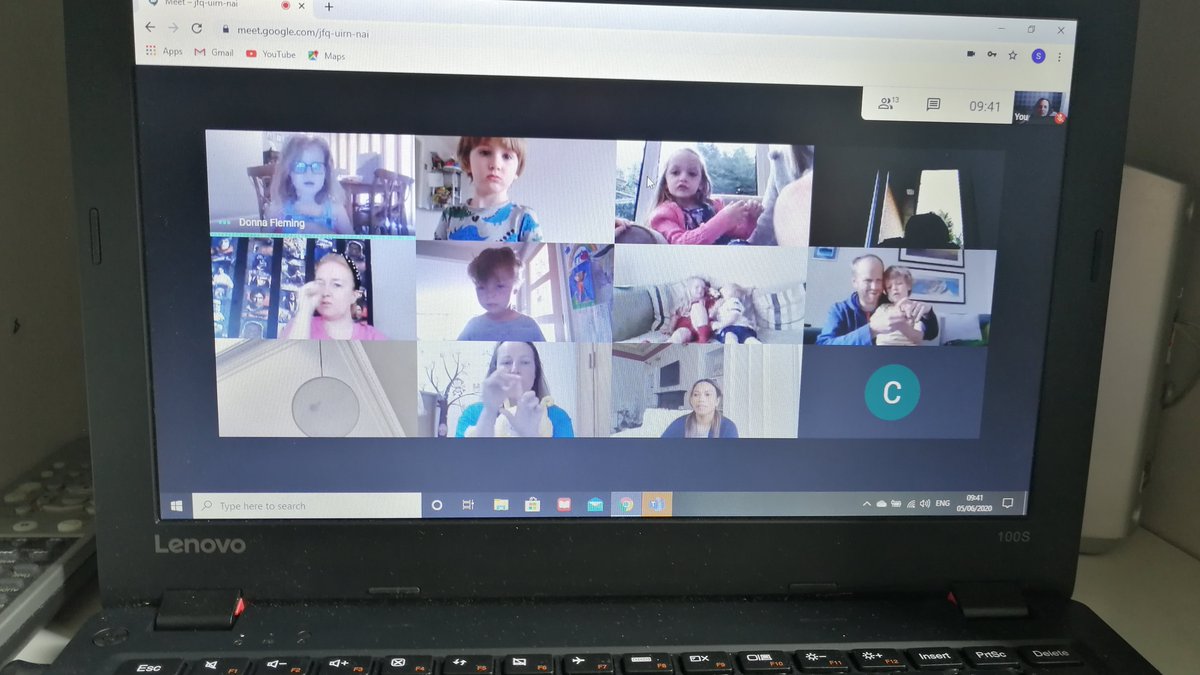 strathdevonELC's tweet photo. 🧸🧸📖📖🧸��
This morning Mrs Mutter hosted a fabulous virtual bookbug session with lots of singing, signing and actions.  10 families also joined in on all the fun.  
#stayingconnected #family #bookbug https://t.co/0DNXun5B4B