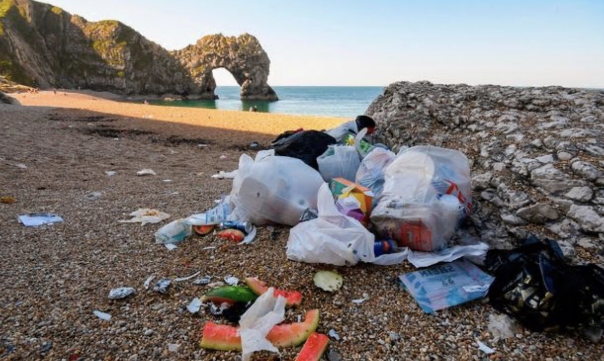 lizbonnin's tweet image. This #WorldEnvironmentDay, it starts at home. We need nature more than ever, yet some of us are still treating it like a dumping ground. 
Please take all your rubbish home with you &amp;amp; inspire others to do the same.
Let’s show our planet we’re deserving of all it does for us. 
🌎💚