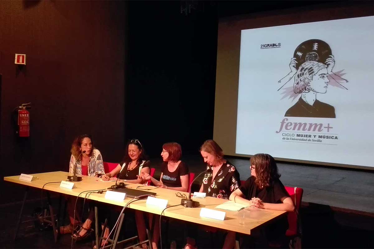 CICUS_'s tweet photo. 📷 #ArchivoCICUS. Hoy recordamos dos de las actividades de la edición de 2018 del ciclo FEMM+. La mesa redonda 'La #Educación como base de la #Igualdad y el concierto de @mueveloreina
+ info de #Femm2018: https://t.co/wyiCA2WS8w https://t.co/kopfBXy6Vz