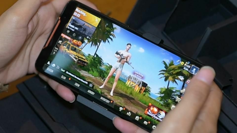 HaiMagazine's tweet photo. Ketemu Cowok Lain Saat Main PUBG, Cewek Ini Kabur Tinggalkan Suami dan Anaknya   https://t.co/0MIT14WPwf https://t.co/HsYcoMkGEO
