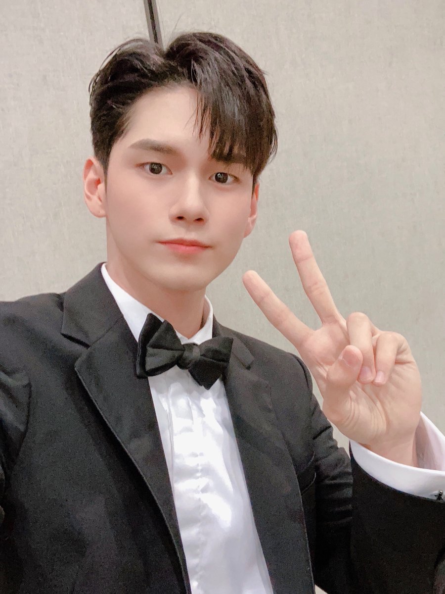 ✨ 200605 제 56회 백상예술대상 #옹성우 ✨

시상자로 참석했던 작년에 이어
올해는 TV부문 남자 신인연기상 후보로
백상예술대상에 참석하게 된 배우 옹성우💖
앞으로 더 멋진 배우로 성장해나갈
옹성우를 향한 많은 응원 부탁드립니다💪🏻

#ONGSEONGWU