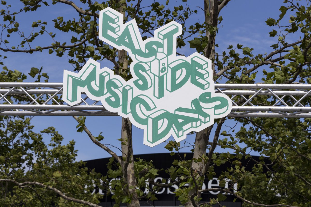 ESMD_Berlin's tweet photo. Ihr Lieben, Schluss mit Trübsal blasen. 🙊🙈 Nachdem uns etliche Nachrichten wegen der Absage der diesjährigen East Side Music Days erreicht haben, mussten wir uns was Spannendes für euch überlegen. 😁🥳 Was denkt ihr, könnte das sein? 🙃 📸 Pedro Becerra / STAGEVIEW https://t.co/0IQOpLqeLM