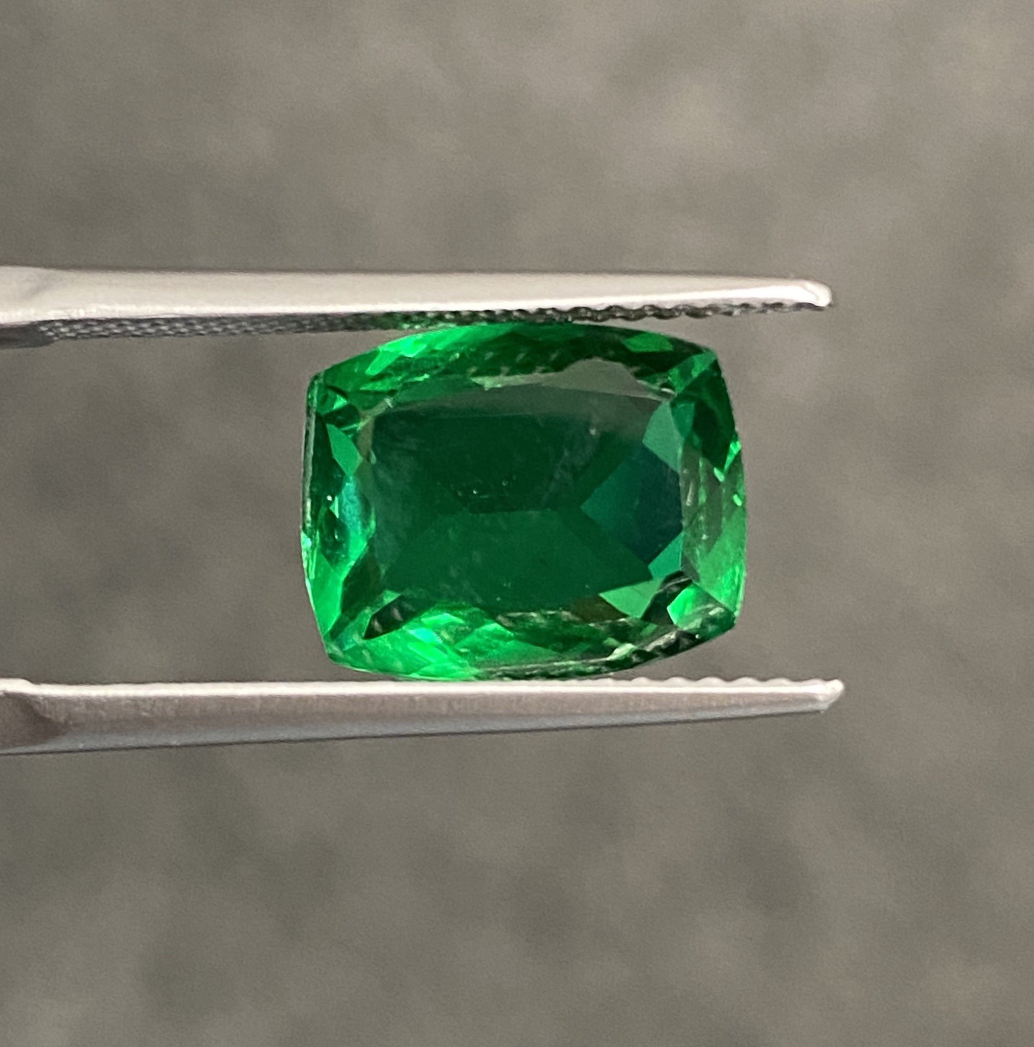 メール便に限り送料無料!! 天然グリーンガーネット 2.56ct