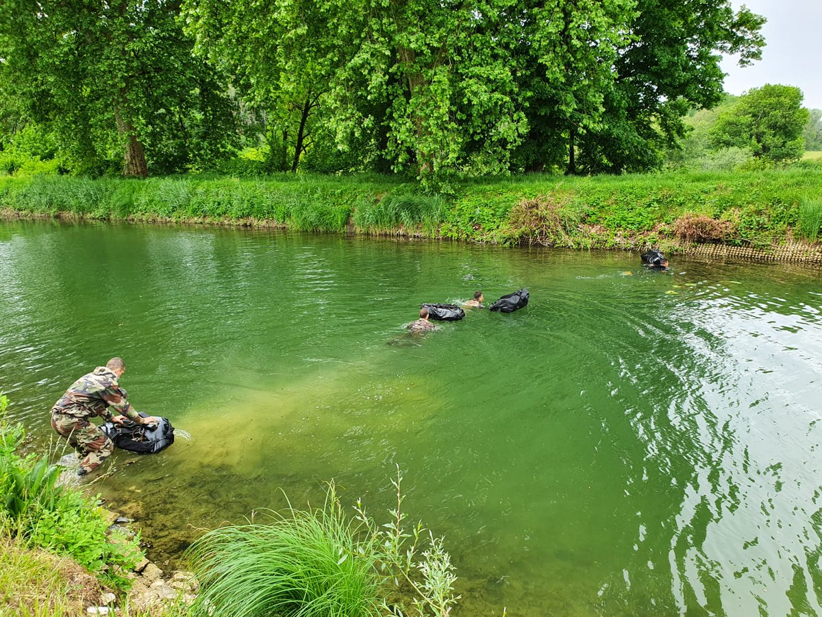 armeedeTerre's tweet photo. La sélection des plongeurs de combat du génie au #19RG a été rude. Les sapeurs ont dû se dépasser sur un ensemble d'épreuves et d'ateliers pour évaluer aisance aquatique, rusticité et force morale.
3⣠candidats ont réussis et intégreront le détachement de plongeurs. https://t.co/iU9dEDaiCV