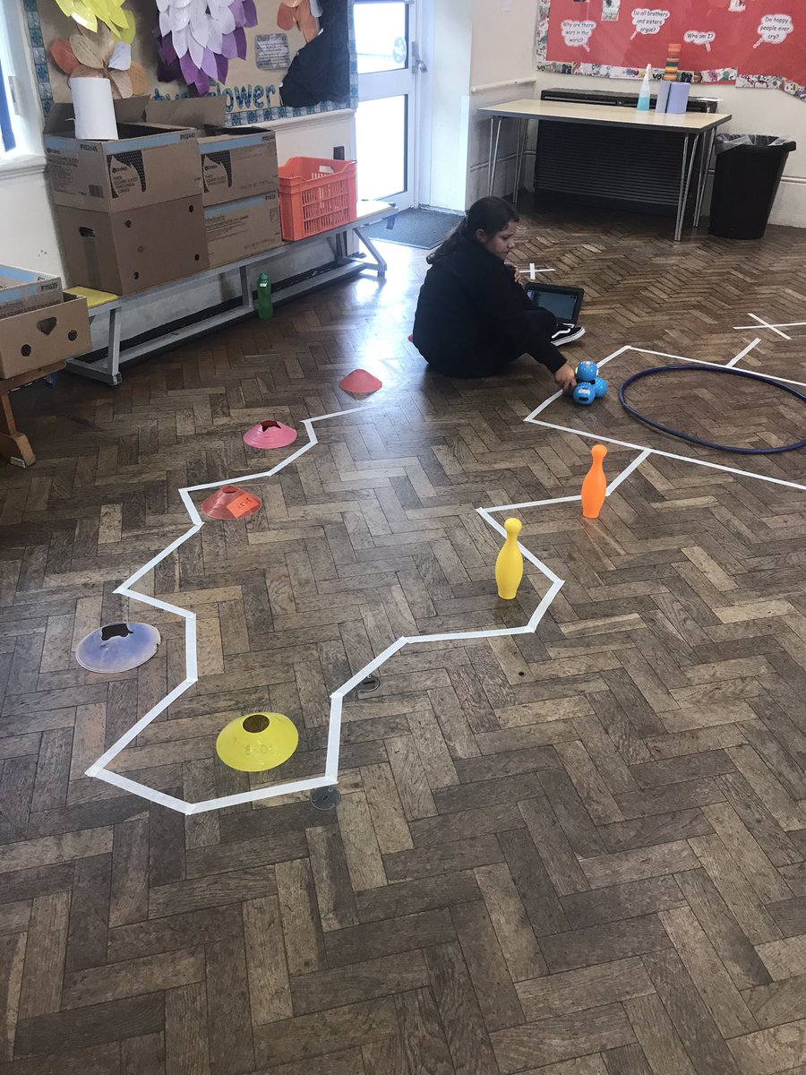 SSSCPSaltash's tweet photo. Socially distanced coding happening now at St Stephens. We love Dash! #wonderworkshop #coding #dotanddash #codingeducation #codeclub https://t.co/Orx5D1YoRZ