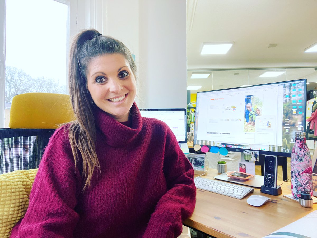 Volunteers like Stephanie Moore who graduated from <a href="/solentuni/">Southampton Solent University</a> in 2009 from BA (Hons) Graphic Design and now runs the marketing agency <a href="/hinge_agency/">hinge.</a>. 'The best part about volunteering is feeling like I could help a student with the knowledge and guidance I give them.' (2/3)