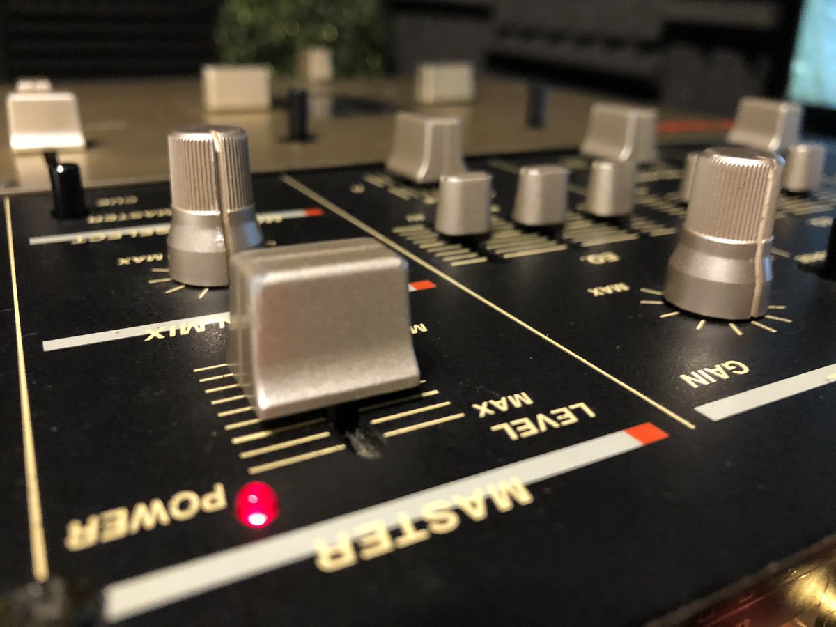 Zuckell's tweet photo. Next on my list📝 #vestaxpmc07 ✨⭐️✨Built like a tank #classic #vestax #pmc07pro #mixer #zuckell #zuckelllooper #skratch #scratching #turntablism #hiphop #music https://t.co/IKNfcqYlVR