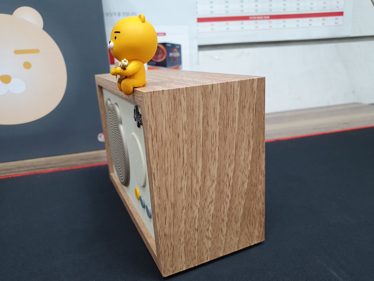 369번째 이벤트 입니다

이번에는 라이언 라디오 포터블 스피커로 진행하겠습니다

라디오 기능도 있고 블루투스 연결도 되며 제공되는 케이블로 다양한 기기에 유선연결도 가능한 제품입니다

팔로우 + 리트윗 해주신 분들 중 한분 추첨해서 드릴게요

6월 9일 화요일에 추첨하겠습니다!