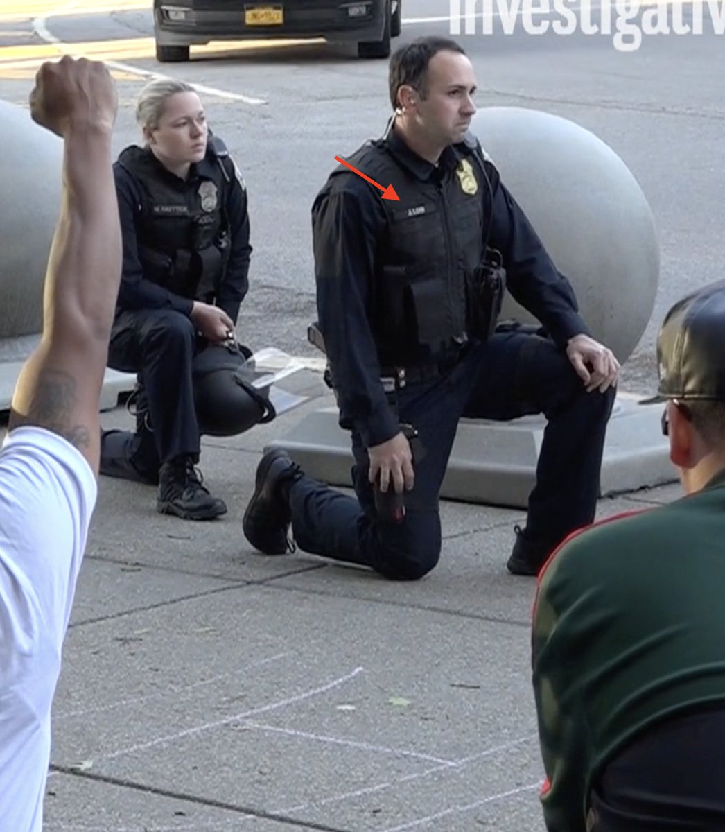 CronoMage's tweet image. Here is why you don&apos;t kneel with cops
#BlackLivesMatter #PoliceBrutalityPandemic @NYGovCuomo 
It is time see multiple arrests. From the minor levels of cops standing by to the attempted murder of this man. Chief should be charged. Top to bottom. ARREST. Then investigate