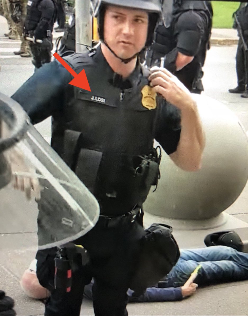 CronoMage's tweet image. Here is why you don&apos;t kneel with cops
#BlackLivesMatter #PoliceBrutalityPandemic @NYGovCuomo 
It is time see multiple arrests. From the minor levels of cops standing by to the attempted murder of this man. Chief should be charged. Top to bottom. ARREST. Then investigate
