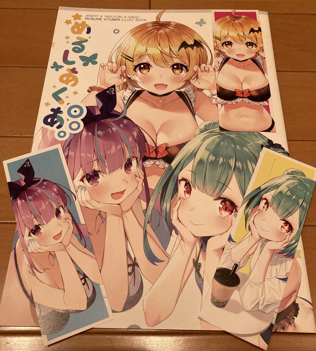 shichimi_sazan's tweet photo. めるしあくあ届きました！！
まだ内容は見てないのですが、表紙から伝わる最高感！
これはもう家宝入りかな‥
るしあちゃんは、しおりの目がシイタケw
やすゆき先生(@yasu00kamiki )、あやみ先生(@ayamy_garubinu )、そして、がおう先生(@umaiyo_puyoman )、本当に新刊ありがとうございます！ https://t.co/gucFnZkcb4