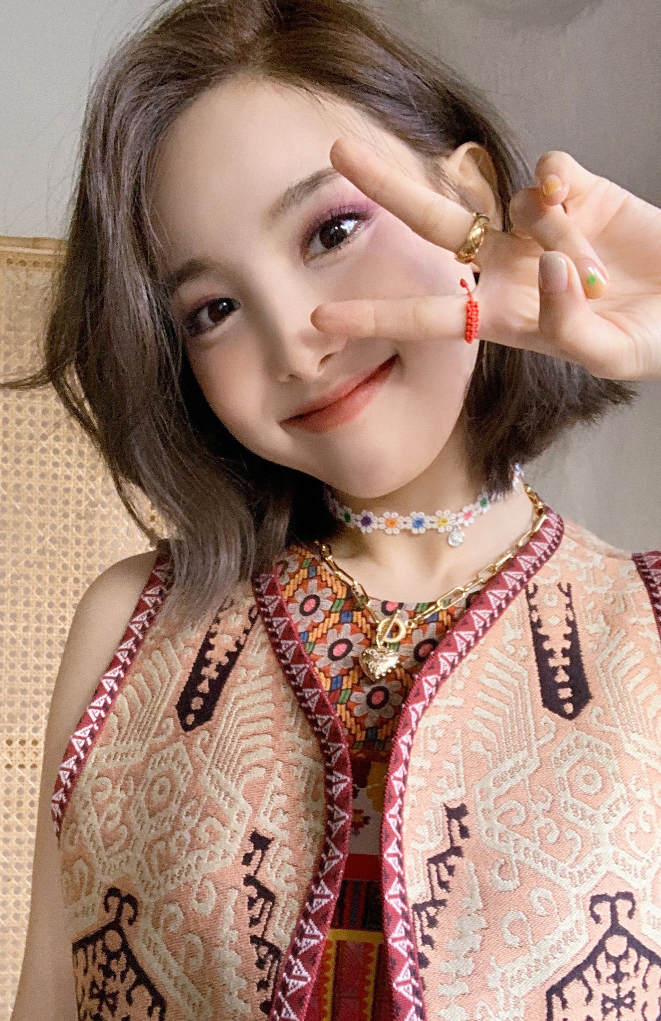 Twitter 上的 ナヨンのボブが似合いすぎて可愛すぎて私も美容院予約することにした 共通点女子ってだけだし顔面から天と地の差あるから後悔するかな 笑 ナヨン ボブ Twice Moreandmore チェヨン Sana T Co Wpbfxp3tdz Twitter