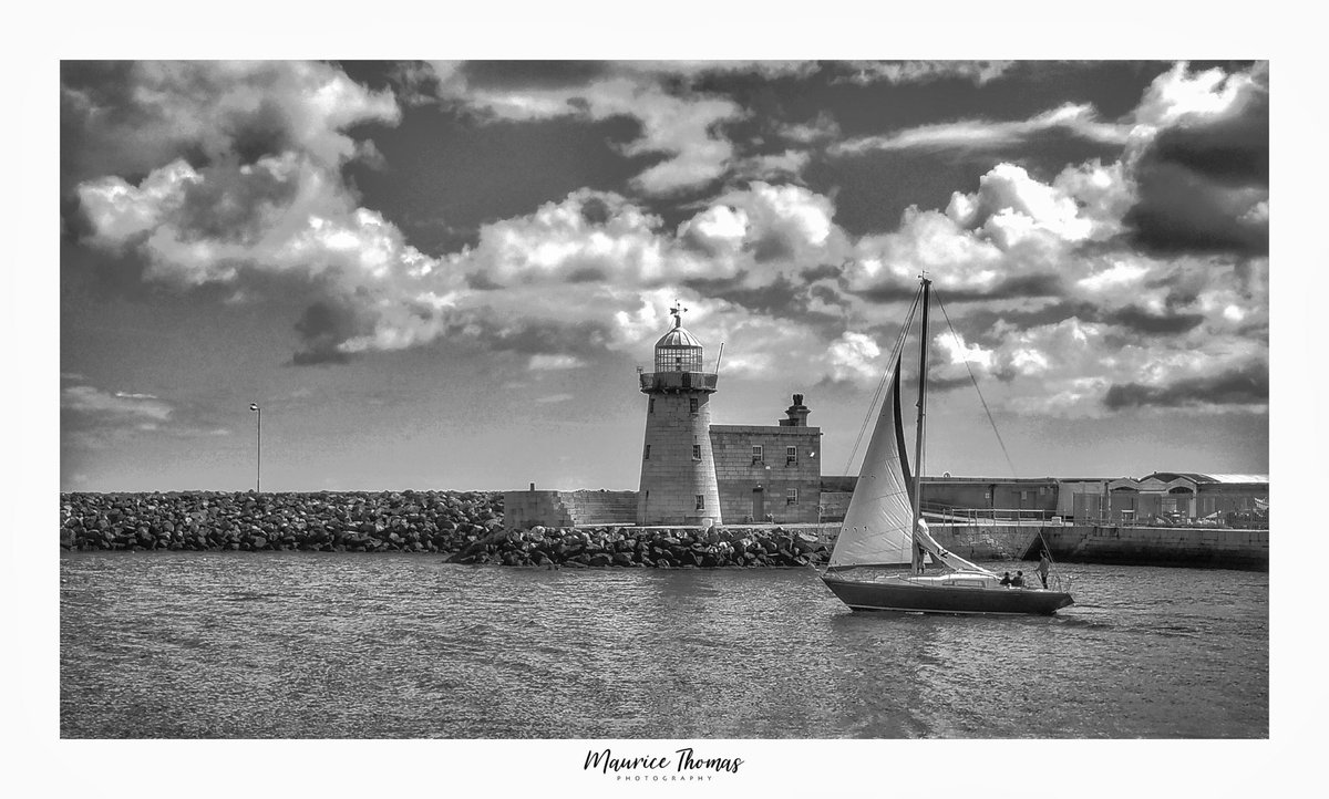 Howth Lighthouse, Ireland #blackandwhitephotography #blackandwhitephotographer #HowthLighthouse #ireland #Howth #bnwlandscapes #bwlandscapes #bnwphoto #BnW #Monochrome #BnW_Captures #BnW_Mood #BWLovers #BnW_OfTheWorld #bwlandscapephotography #bnwmood #landscapephotography