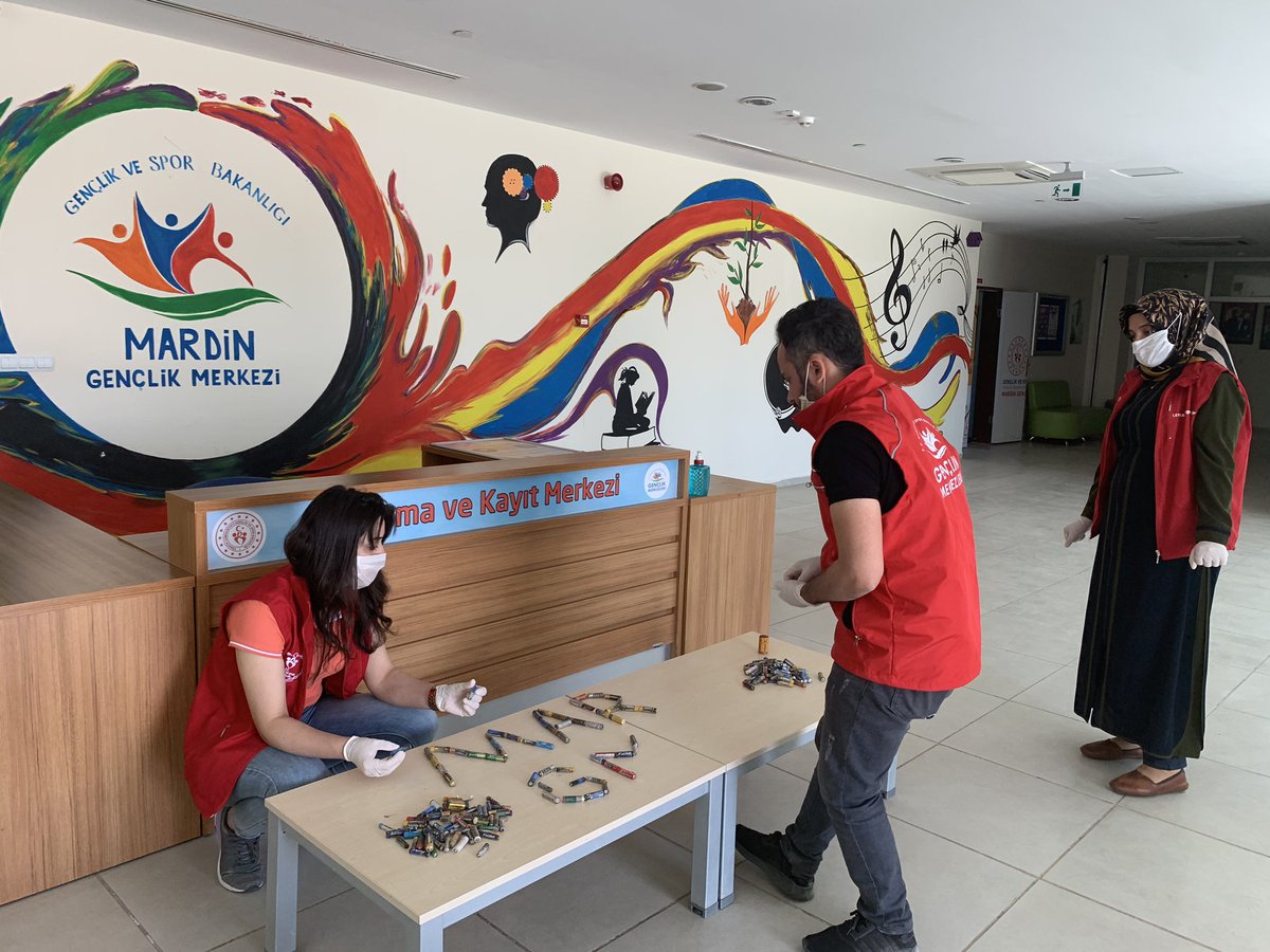 GSB_MardinGM's tweet photo. #GönüllülükKulübü #SıfırAtık Timindeki gönüllü gençlerimizle toplamış olduğumuz Atık Pilleri #TAP Derneğine gönderilmek üzere hazırladık.
#GSBGM
#GönüllülükKulübü
#SıfırAtıkProjesi
#SıfırAtıkTimi
#GencizBiz
#DünyaÇevreGünü https://t.co/FidSDuxK2F