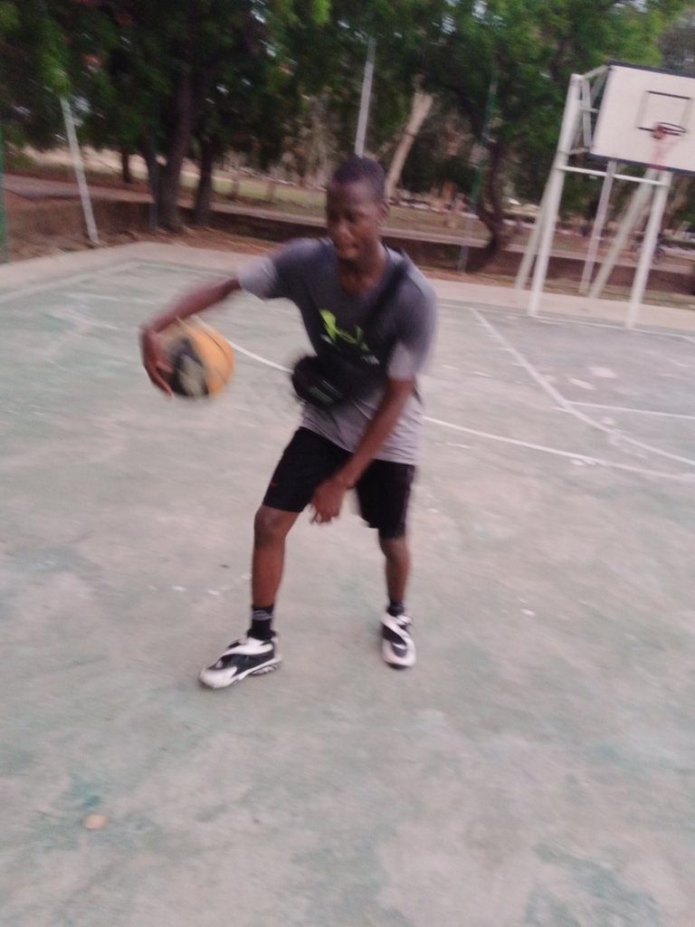 drew__ng's tweet photo. Show me your game here's myn #basketball #gameschallenge https://t.co/ymB0GgmVwx