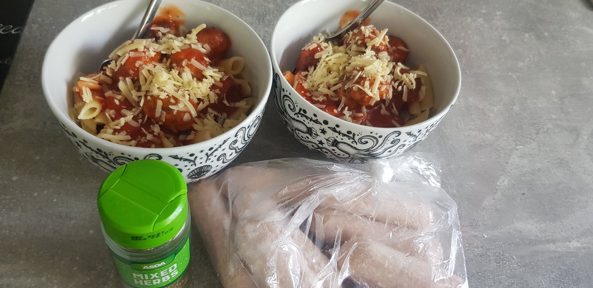 DeeCHCYork's tweet photo. I took some sausages and I skinned them and mixed the meat with herbs and made pork and herb meatballs! My kids loved it, we made a pasta sauce with some veg and tomatoes then used up some pasta, with a bit of cheese  #usewhatyouhave #makesomethingoutofnothing  #devilishyfrugal https://t.co/4Hk2opF3uA