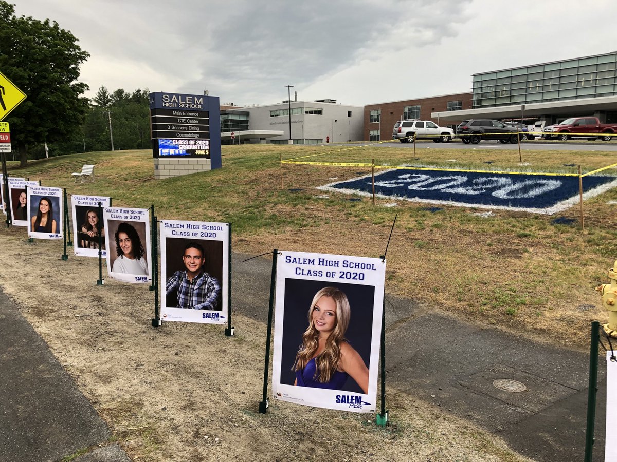 SalemHighSchool's tweet image. Thank you GFWC Salem Women’s Club for our photo signs. Graduation prep is well underway. #SHSClassof2020