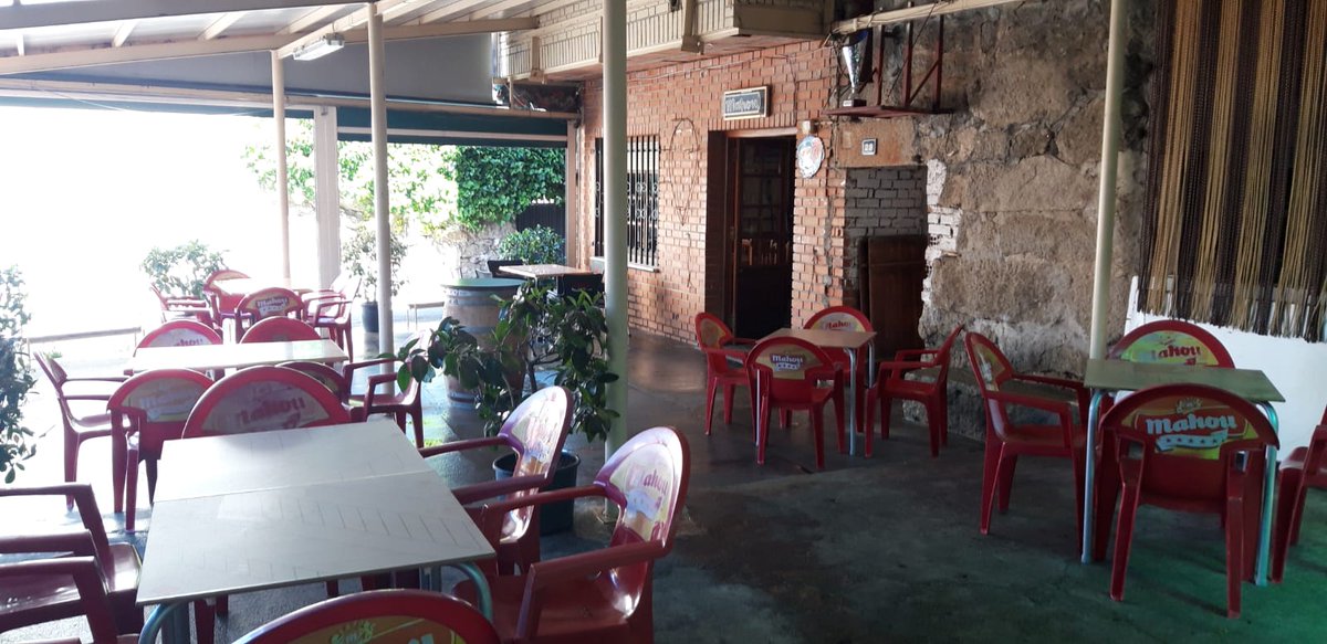 Navarredondilla's tweet photo. Que buena  noticia!👏👏👏
Hoy, viernes 5 de junio, reabre tras el confinamiento, el Bar "La Portalera" de @Navarredondilla, donde nos atenderán de la mejor forma posible y bajo un estricto respeto de las normas de seguridad por parte de todos. https://t.co/asT75CQZFs