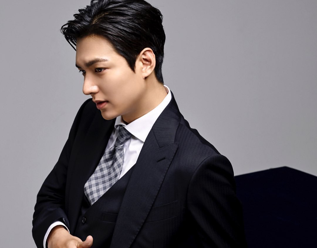 wenroad's tweet photo. Lee Min Ho Seven Luck
20200605 REPOST,
@ goodstudio7636 :
“#photo shooting #7luck #이민호”
https://t.co/SdHMsmJAIg
#SevenLuck #李敏鎬 #イミンホ #李敏镐 #LeeMinHo https://t.co/g8BxkixvKi