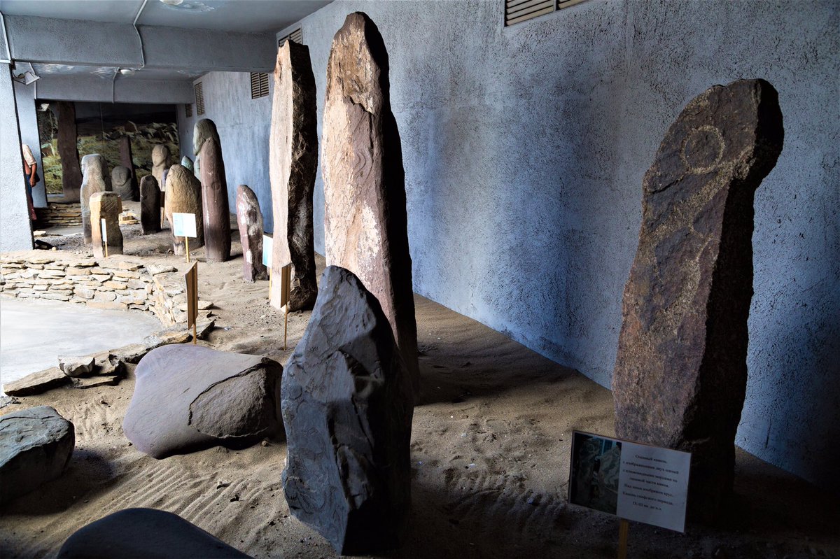 Yaşar Yılmaz on X: "Yenisey yazıtlarının Türk kültürü bakımından büyük  önemi vardır. 2013 yılında ziyaret ettiğimiz Tuva Müzesinde yer alan  Kızıl-Çıraa-I yazıtı, (Ulu-Hem, Ulug-Kem olarak da anılır.), müzedeki öbür  yazıtlar ve taş