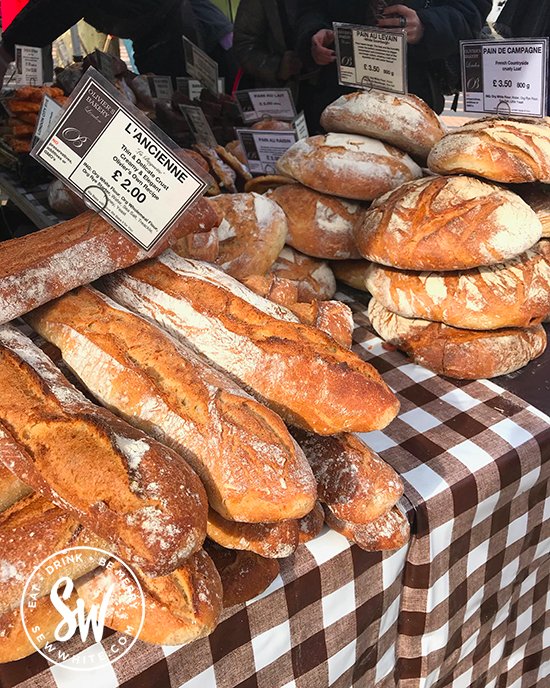 SewWhite's tweet photo. This weekend the Love #Wimbledon market on The Piazza returns after being closed during lockdown. We welcome the market back with socially distanced open arms. They will have delicious food from lots of local companies. Find out more about the market here https://t.co/41aLxUQX4H https://t.co/kpoeFJ7o1l