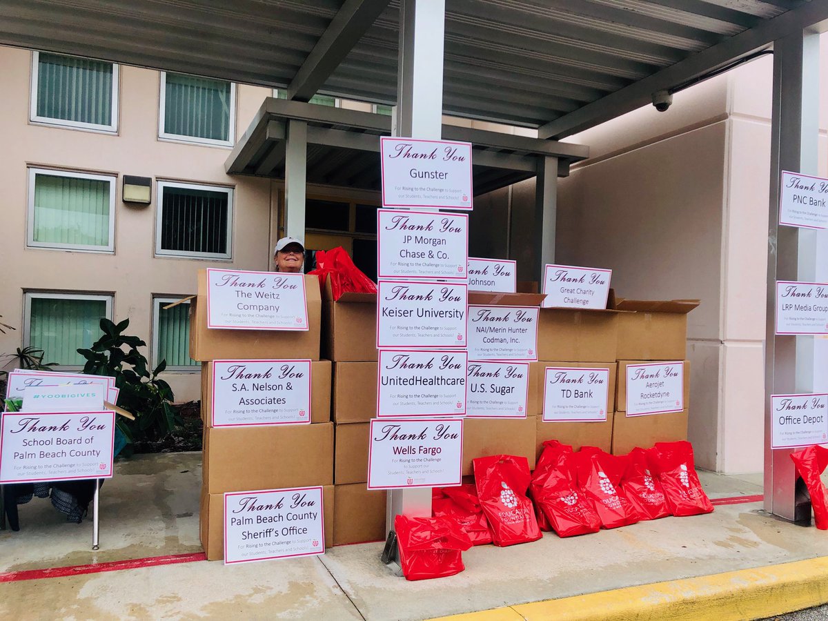 DFennoy's tweet image. Thank you @EducationFdnPBC for continuing to put smiles on the faces of @pbcsd students through your #KitsForKids program! Yesterday alone, 610 children received these wonderful gifts of school supplies, hygiene items, and educational games. Pre-schoolers received books!