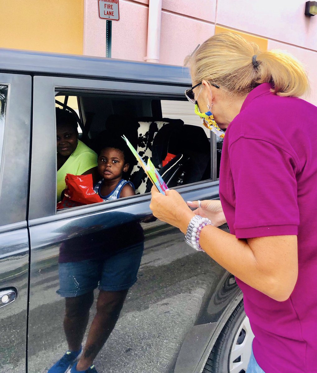 DFennoy's tweet image. Thank you @EducationFdnPBC for continuing to put smiles on the faces of @pbcsd students through your #KitsForKids program! Yesterday alone, 610 children received these wonderful gifts of school supplies, hygiene items, and educational games. Pre-schoolers received books!
