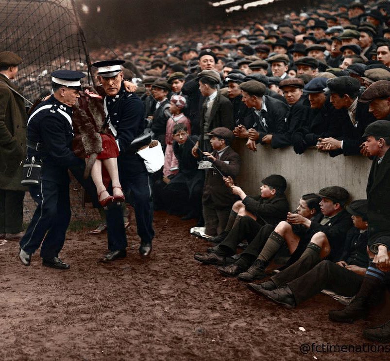 FOTOS HISTORICAS O CHULAS DE FUTBOL - Página 17 EZvvDVkXYAAYXcn?format=jpg&name=900x900