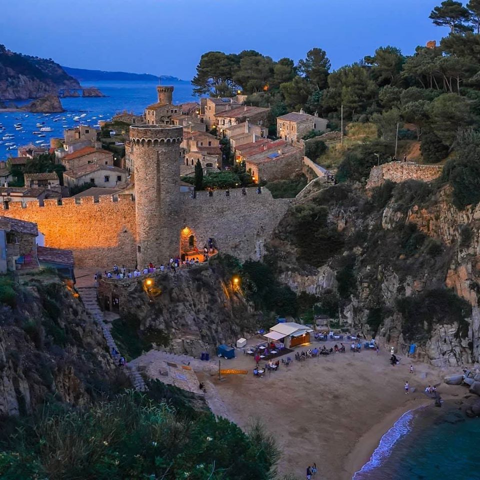 TossaTurisme's tweet photo. Estos paisajes os echan de menos… 💘📸 https://t.co/YqdgzYxOMd 😍🐚🌸 @catexperience @spain #ReencuentrateConTossa #CostaBrava #Tossa https://t.co/m0GkH3grZT