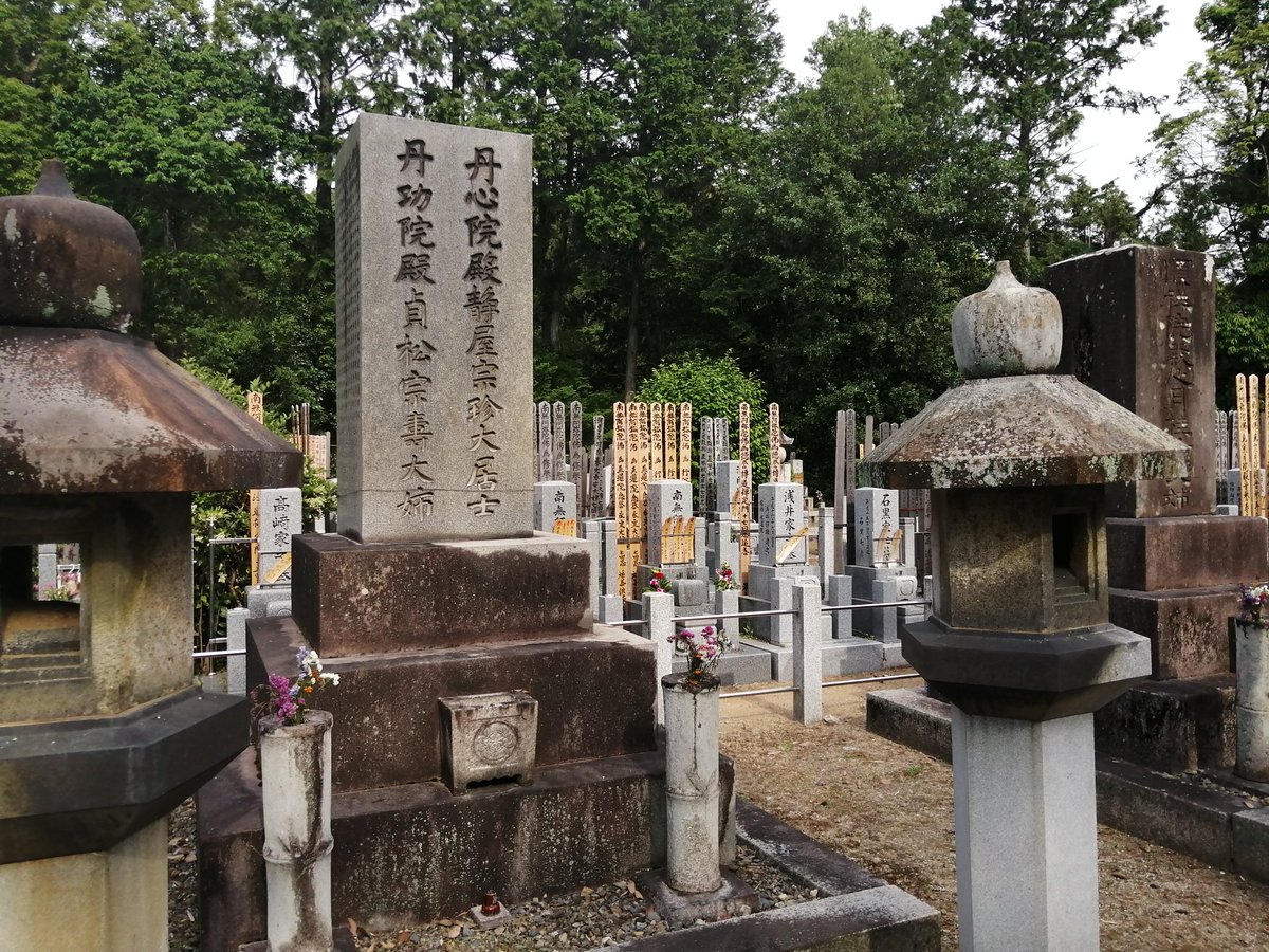 岸本元 Na Twitteru 宗教政治家ではないが衆議院議員 貴族院多額納税者議員を歴任した田中源太郎の墓も 自分で引いた鉄道の脱線事故で死んだ悲運の人である 京都府知事 貴族院勅選議員の北垣国道の墓はでかい 岸本元 Na Twitteru 宗教政治家ではないが衆議院議員 貴族院多額納税者議員を歴任した田中源太郎の墓も 自分で引いた鉄道の脱線事故で死んだ悲運の人である 京都府知事 貴族院勅選議員の北垣国道の墓はでかい