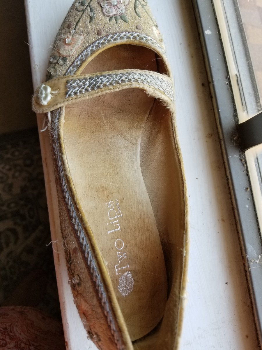 ms_crake's tweet photo. Smell my filthy, delicate shoe, because you love it. Footfettish Footfetish findom humiliation paypig https://t.co/Nb0OeAXI9a