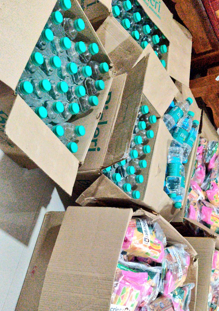 Girlscript1's tweet image. We organised a donation drive at GirlScript today and will finish the complete drive by tommorrow.

#girlscript #3yearsofgs  #educationfirst #Donation #COVID19

@anubhamane
@VaruMohit
@abhishekrnc1