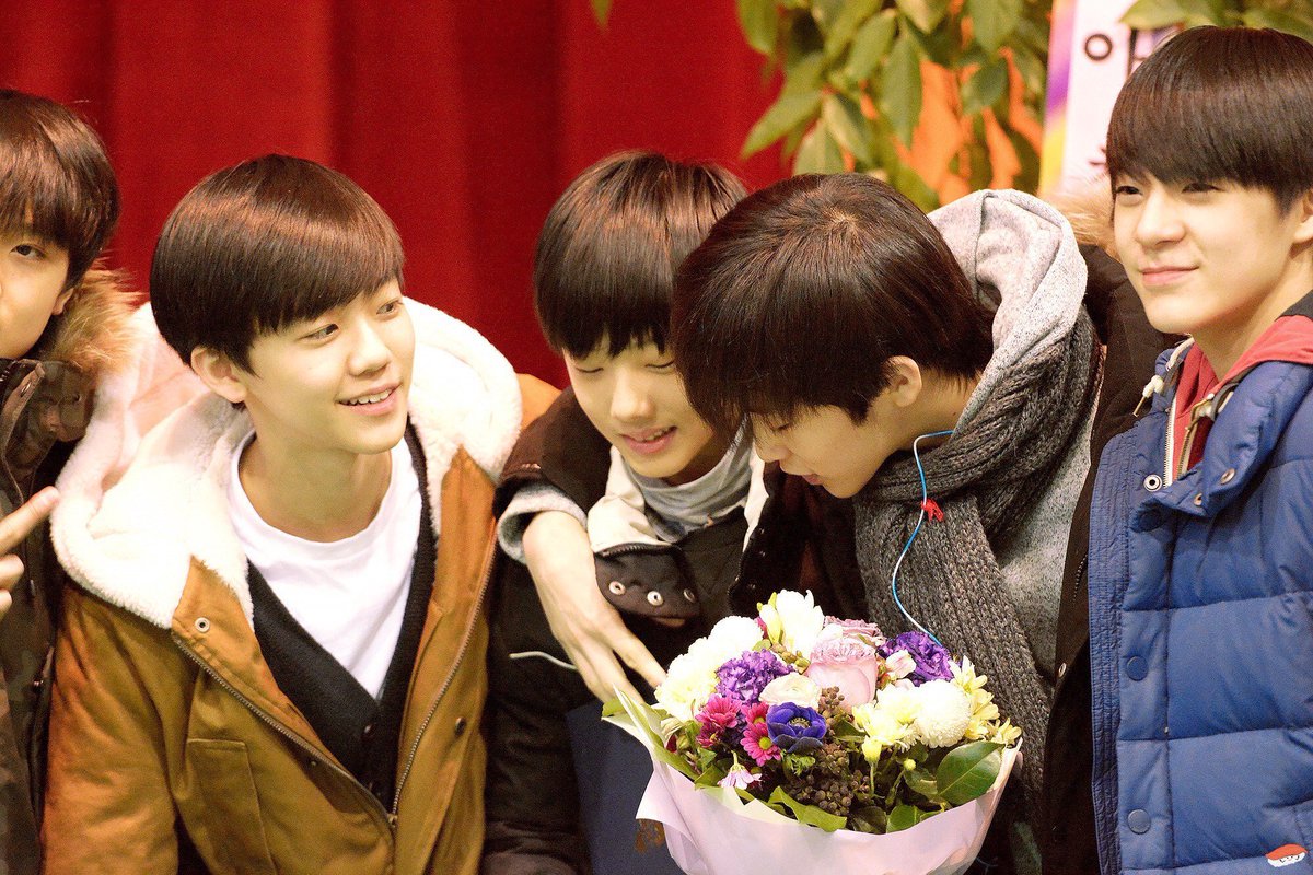 เป็นภาพที่น่ารักที่สุดในโลกแล้ว อยู่ด้วยกันมาหลายช่วงเวลาชีวิตเลยพวกเด็ก 🥺