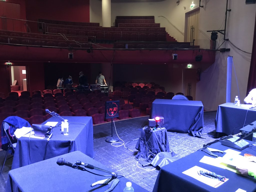 MarjoBoutet's tweet image. Enregistrement d’ #UneHeureEnSeries en mode déconfiné ms distant. Grand plaisir de retrouver toute la bande dans un théâtre pour un dernier tour de piste avant l’été ! Résultat demain à 20h sur @franceinter. Cc @BenoitLagane