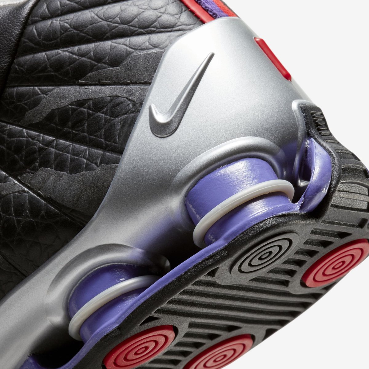 J23app's tweet photo. Nike Shox BB4 “Raptors” official images https://t.co/C3kPeue69B