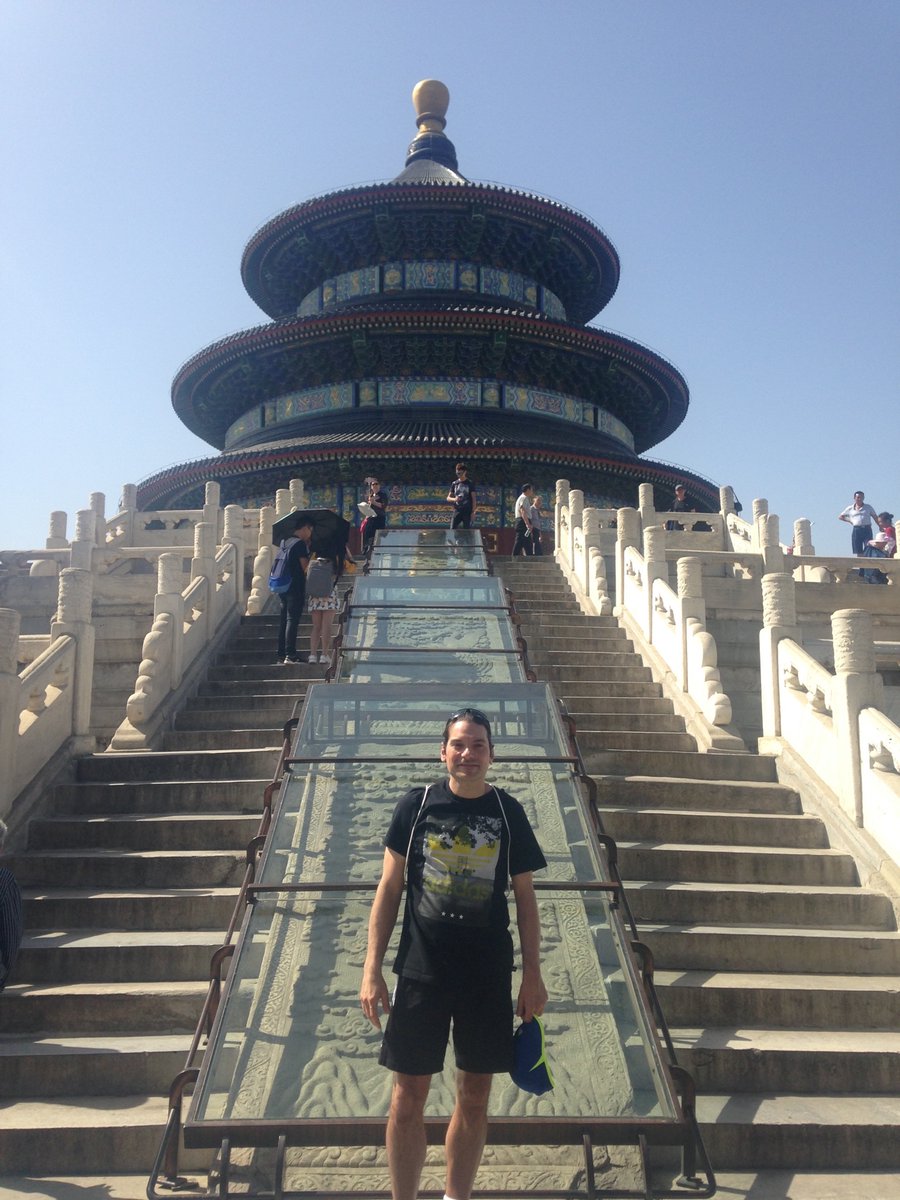 nicolaciccone's tweet photo. Il y a seulement deux ans, je faisait le marathon du mûr de Chine et visitait le Temple du paradis/Only two years ago, I did the Great Wall marathon in China and saw the Temple of heaven. #howtheworldhaschanged https://t.co/BCJveTGzQr