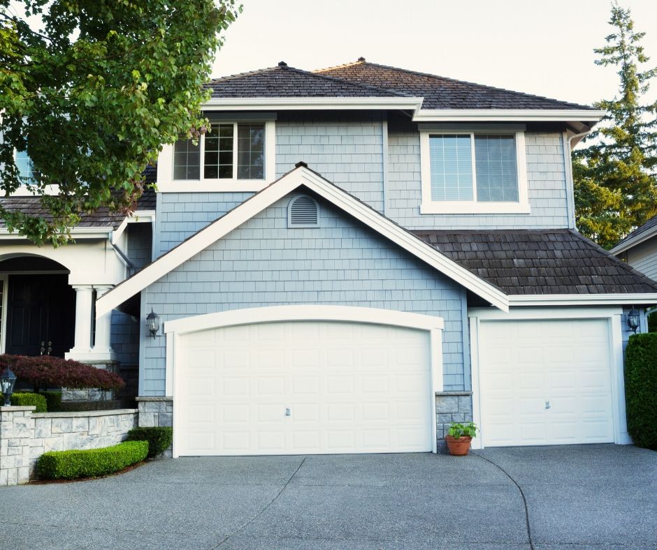 ColorsMotion's tweet photo. Keep the sun in mind when choosing the exterior paint color for your home! Sunlight intensifies colors, so note which parts of your home get the most sunlight at which times of day. #ColorsinMotion #CA #homeservice #painters https://t.co/YWvZBMfqj0