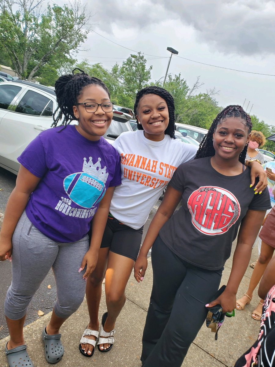Super proud of <a href="/RockdaleHigh/">Rockdale County High</a> Class of 2020! Making sure their vote counts! #BulldogsVote #firsttimevoters #exerciseyourrights