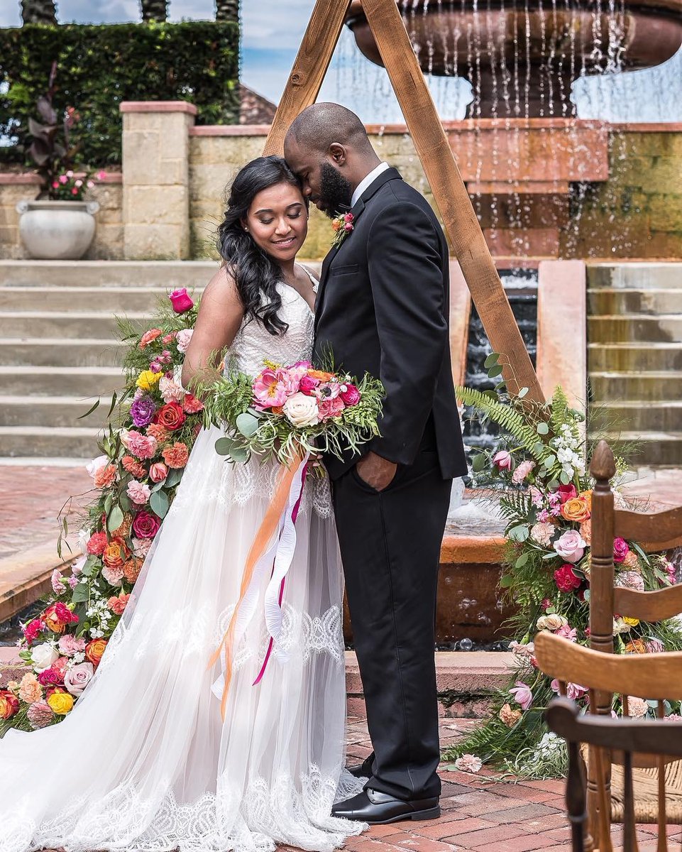 We can't get enough of outdoor weddings and those gorgeous flowers!  💐👀🌼💍

#engagedindiana
#engagedindy
#indianapolisbride
#indianaweddings
#outdoorceremony
#outdoorwedding
#weddingflowers